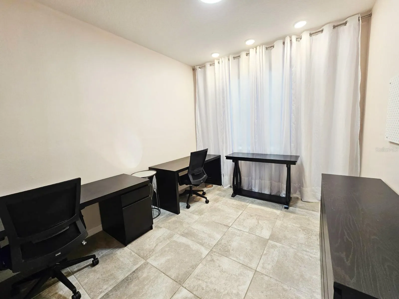 2410 RIVERBANK CV
