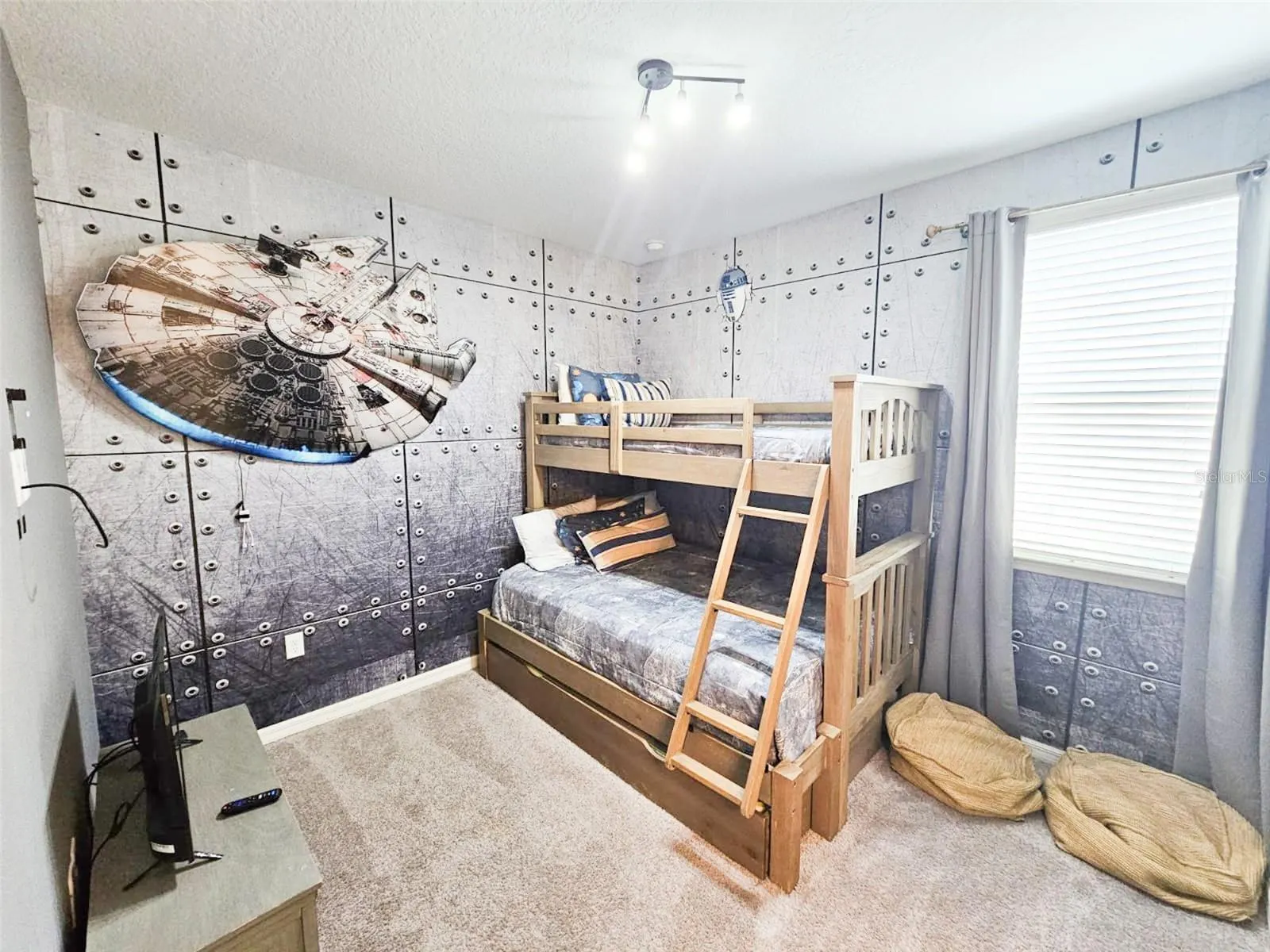 1811 SAWYER PALM PL