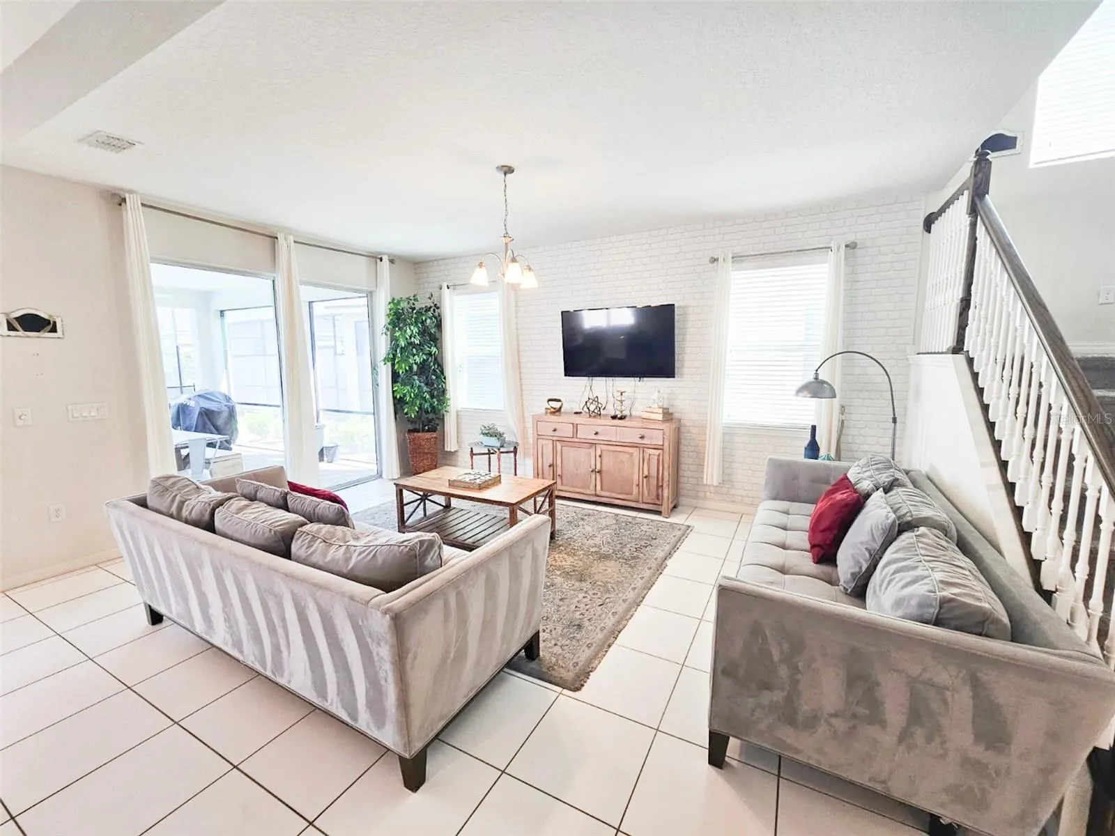 1811 SAWYER PALM PL