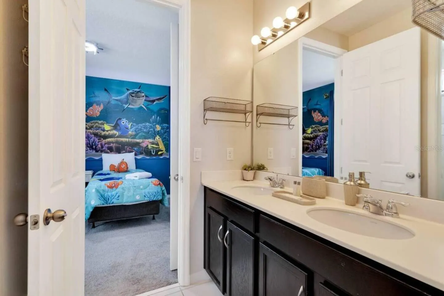 1811 SAWYER PALM PL