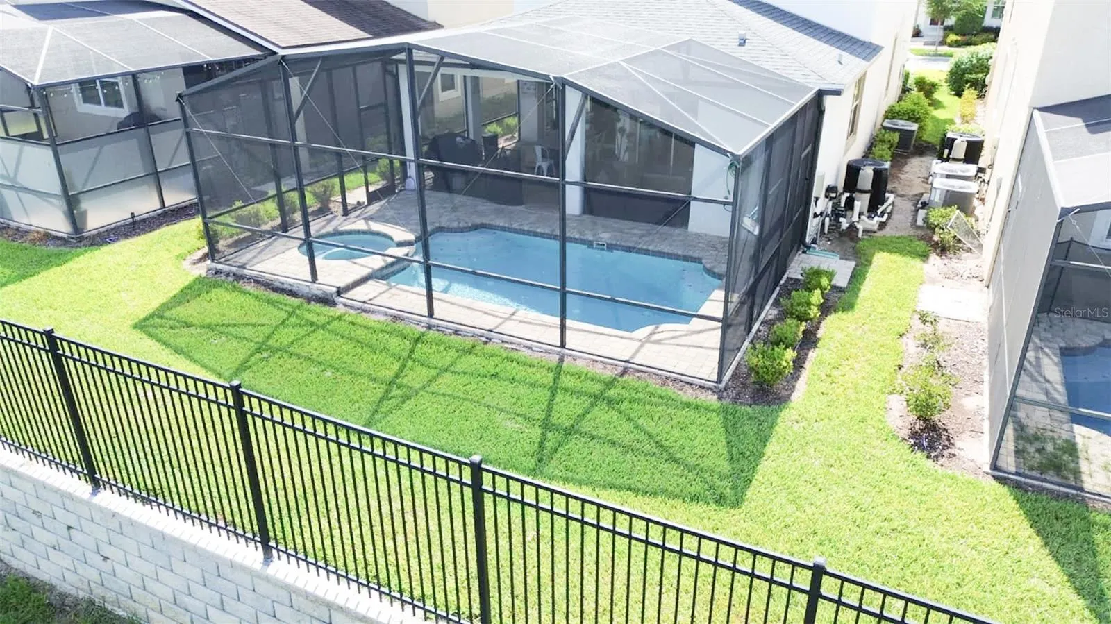 1811 SAWYER PALM PL
