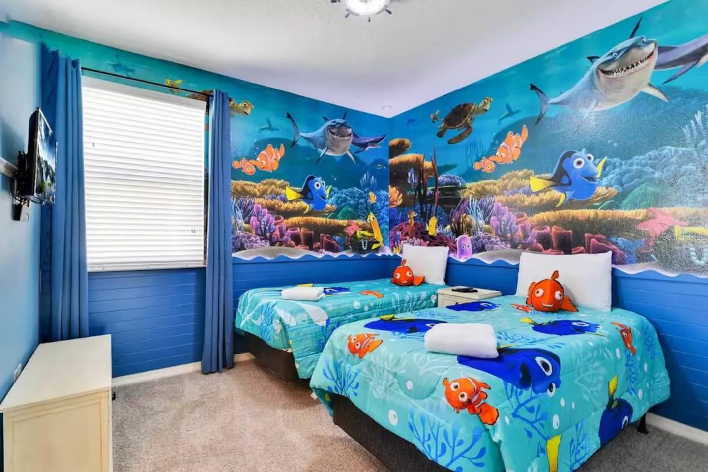 1811 SAWYER PALM PL