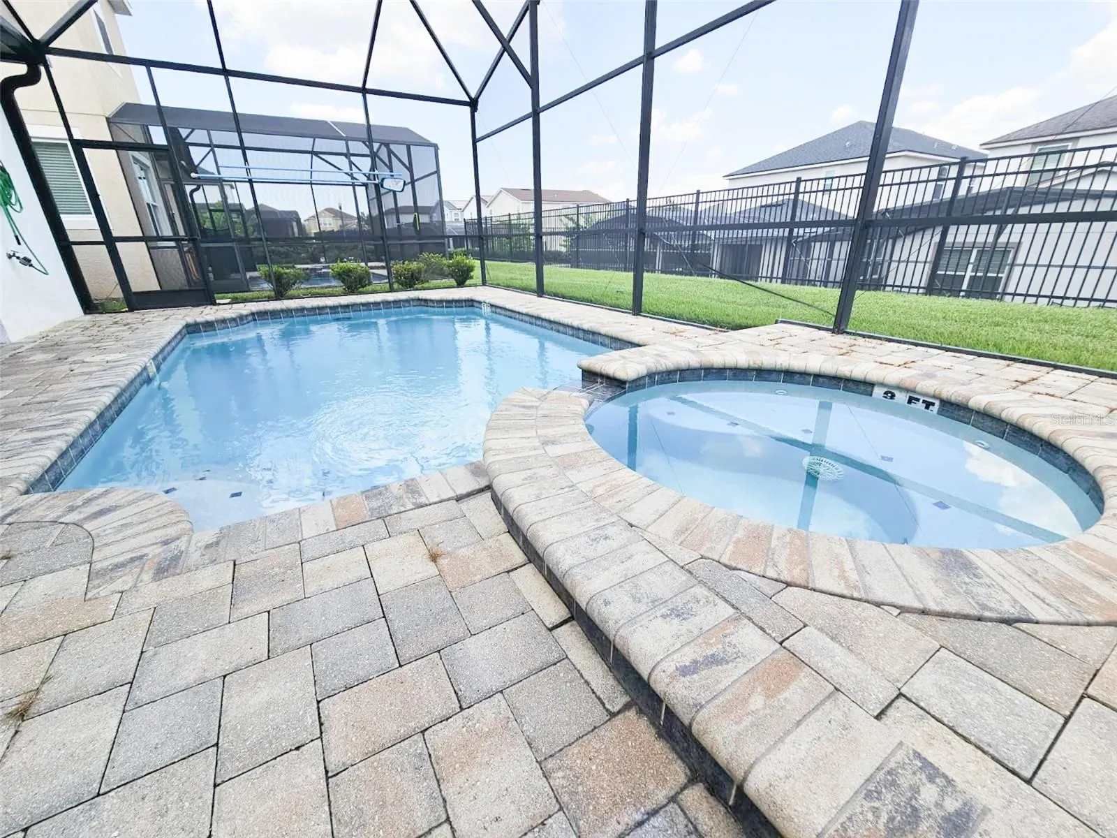 1811 SAWYER PALM PL