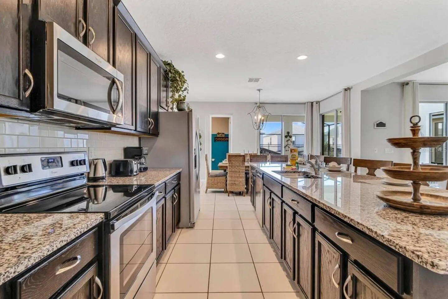 1811 SAWYER PALM PL
