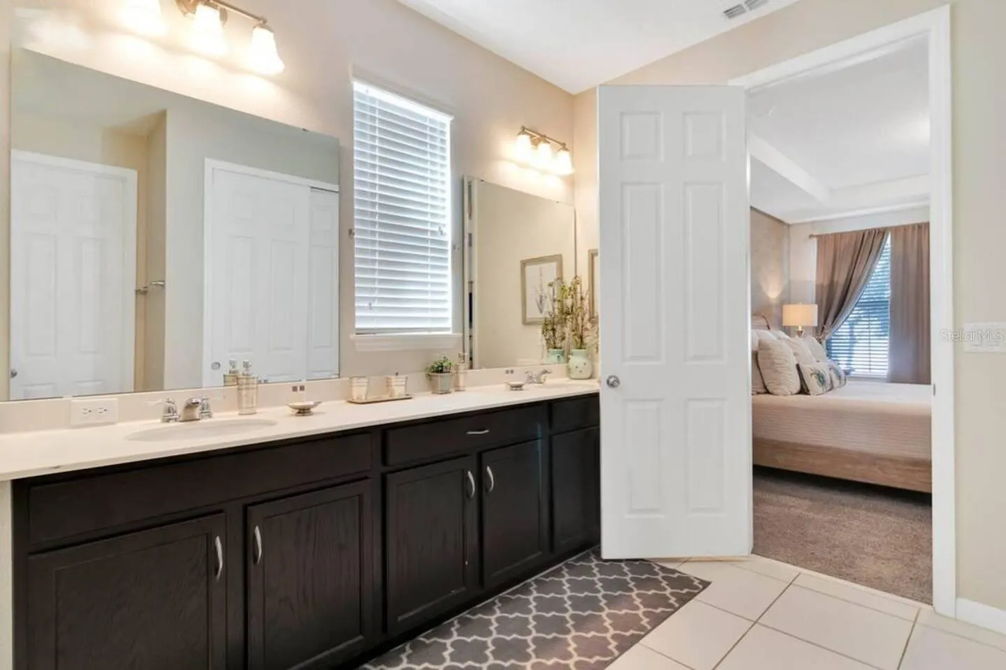 1811 SAWYER PALM PL