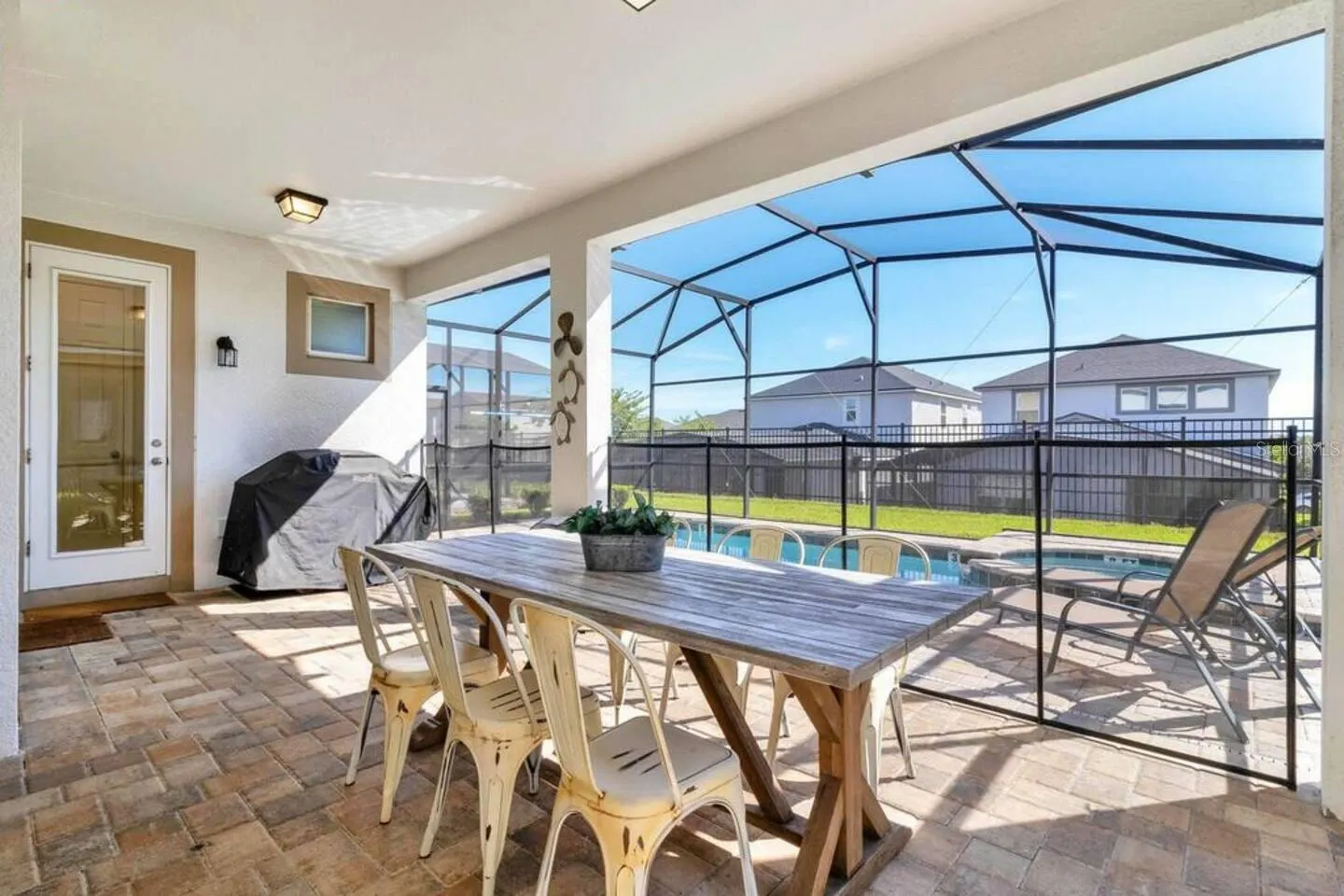 1811 SAWYER PALM PL