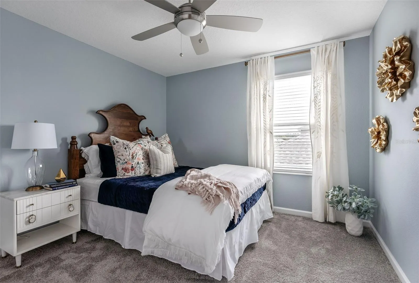 2013 MYRTLE PINE ST