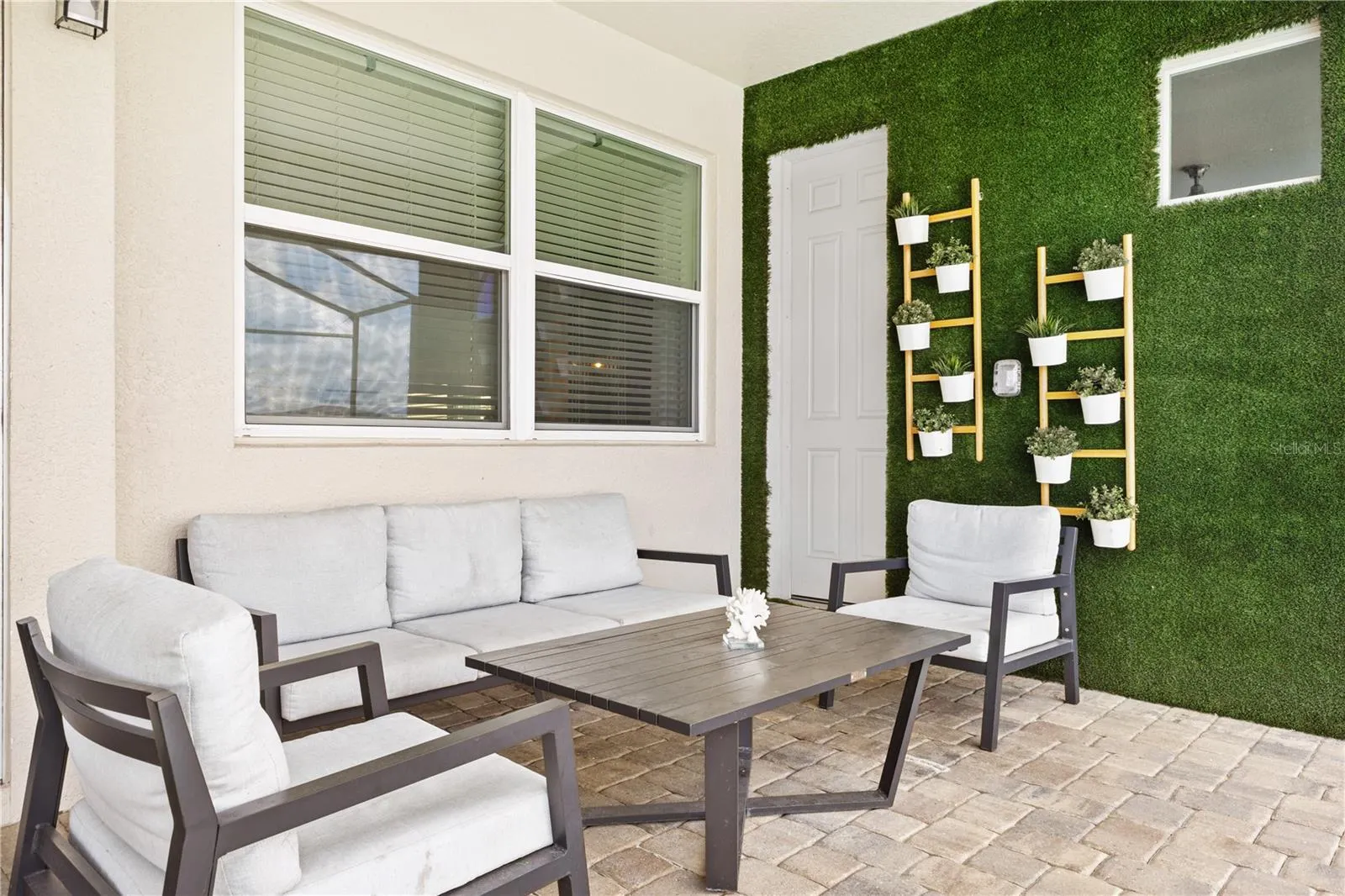 1779 TROPICAL PALMS CIR