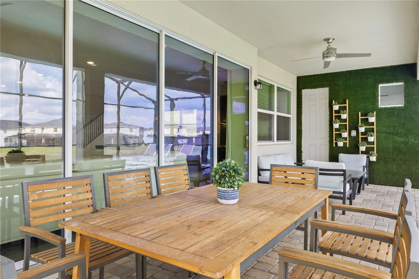 1779 TROPICAL PALMS CIR