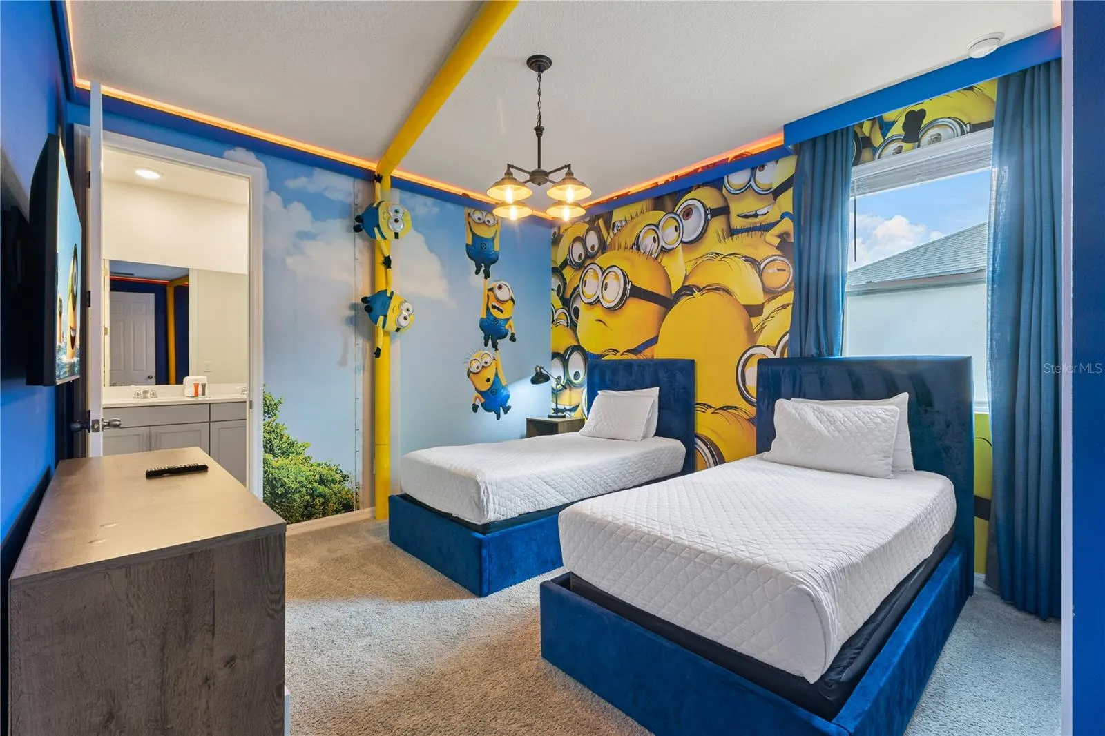 1779 TROPICAL PALMS CIR
