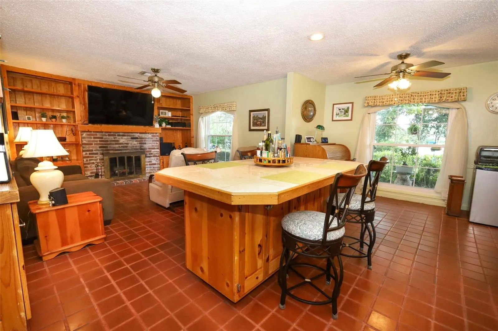3708 MIRROR LAKE DR