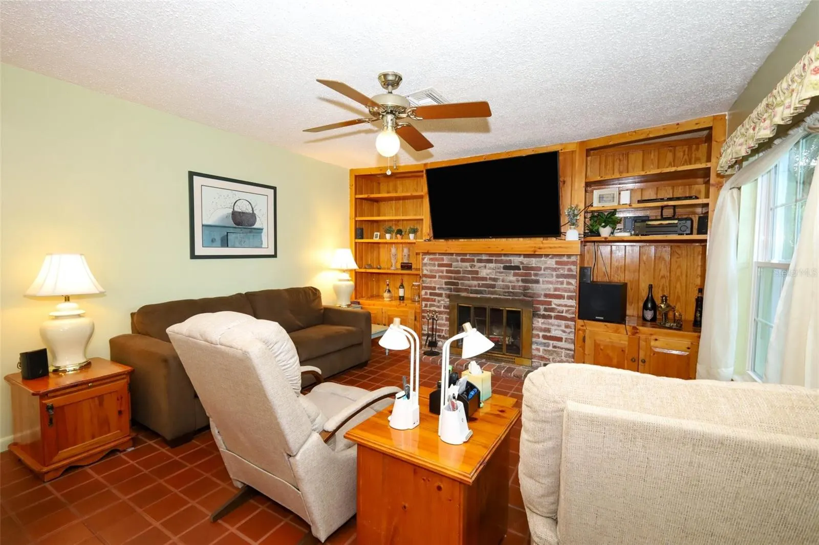 3708 MIRROR LAKE DR