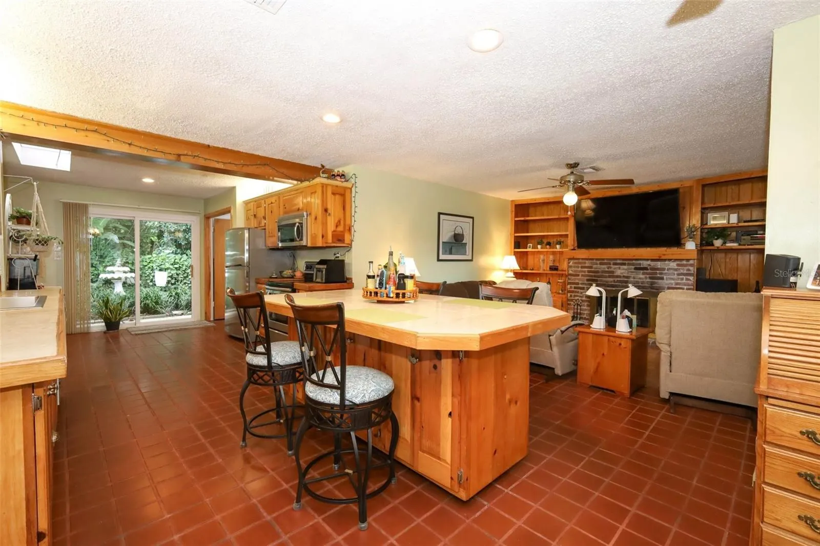 3708 MIRROR LAKE DR
