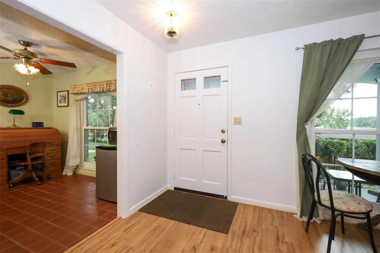 3708 MIRROR LAKE DR