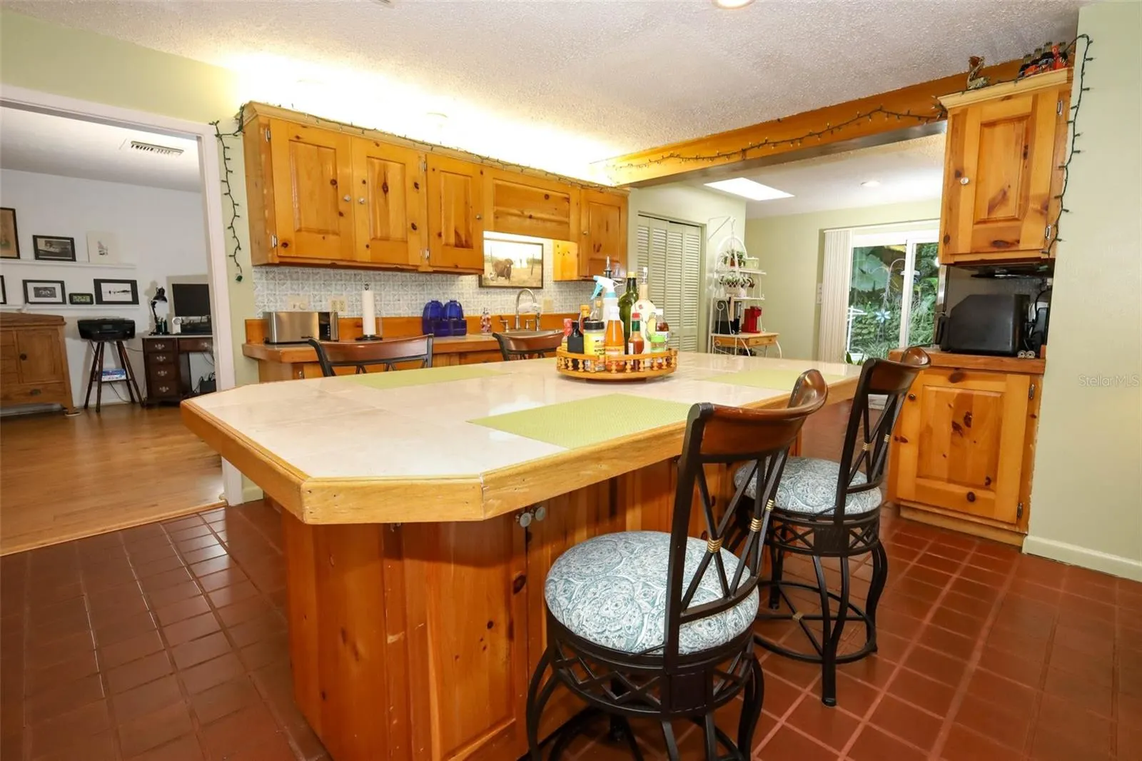 3708 MIRROR LAKE DR