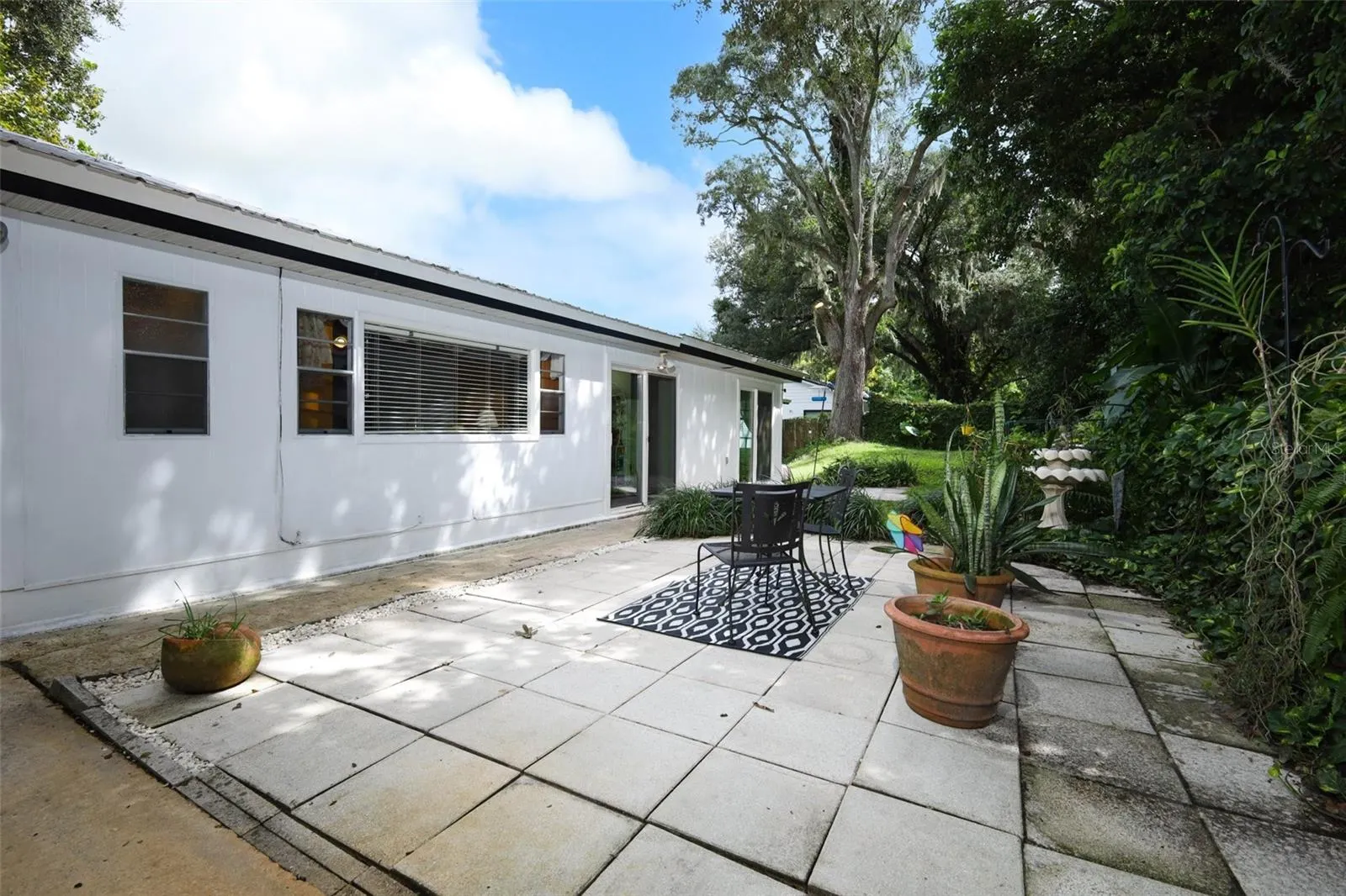 3708 MIRROR LAKE DR