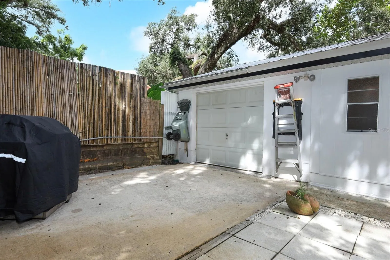 3708 MIRROR LAKE DR