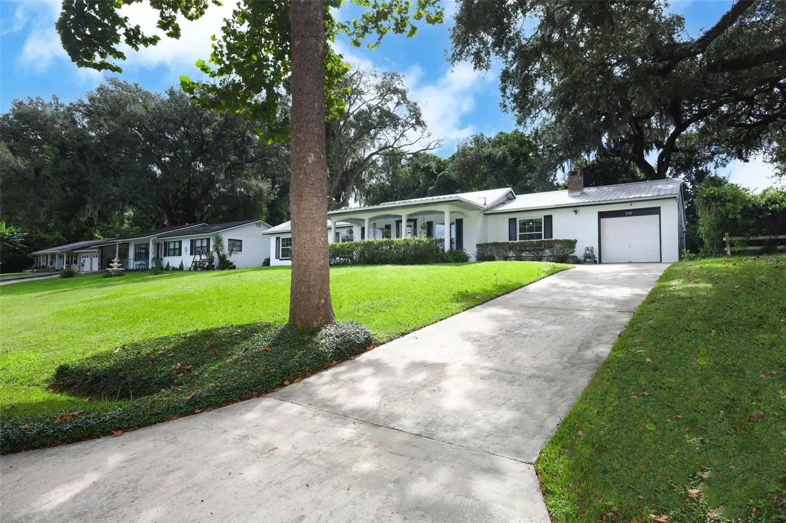 3708 MIRROR LAKE DR