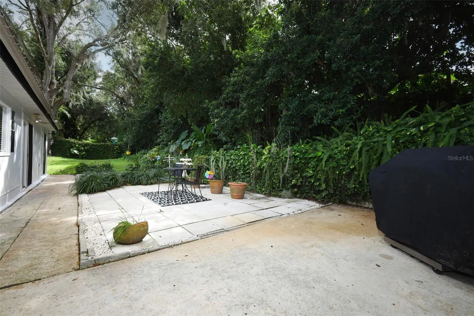 3708 MIRROR LAKE DR