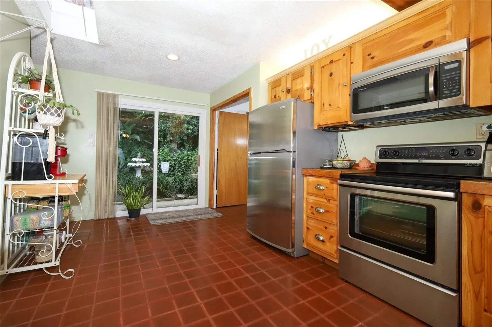 3708 MIRROR LAKE DR