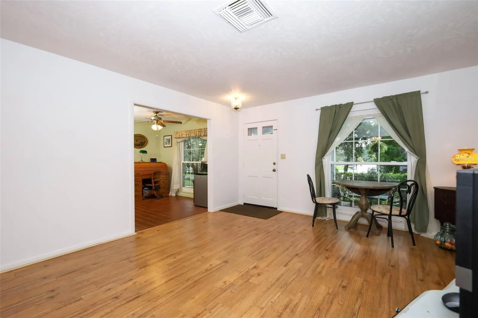 3708 MIRROR LAKE DR