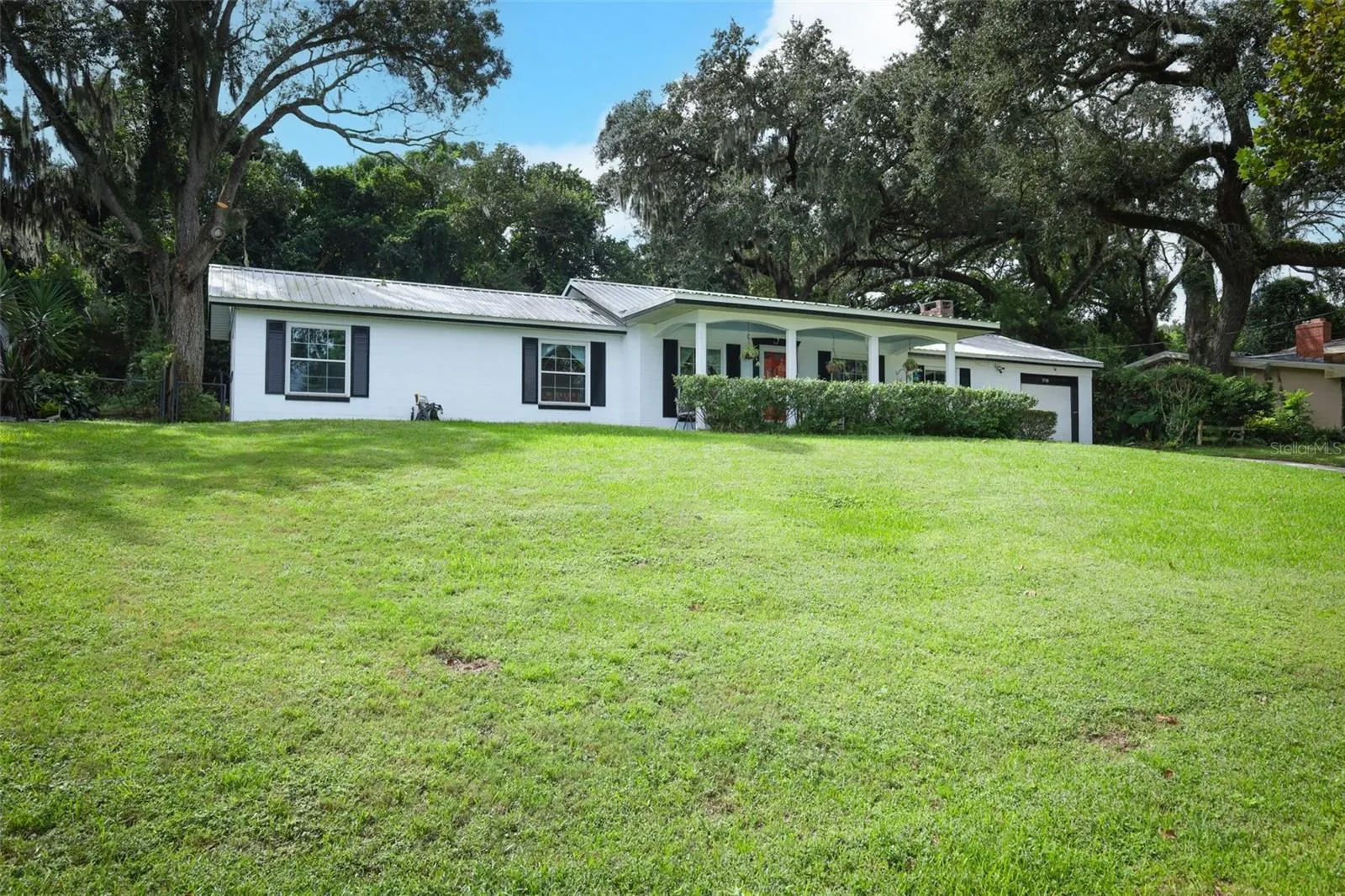 3708 MIRROR LAKE DR