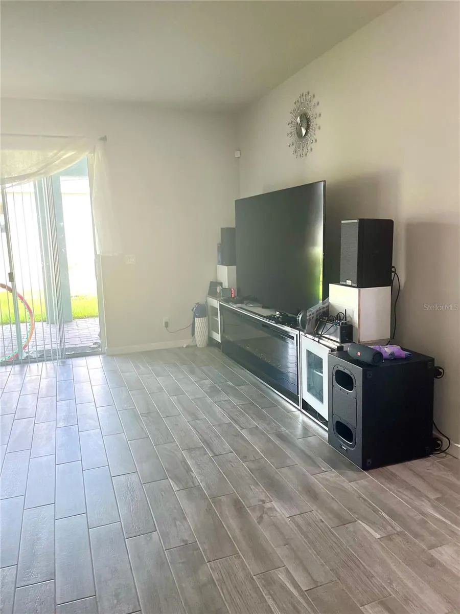 5664 ARBORVISTA DR