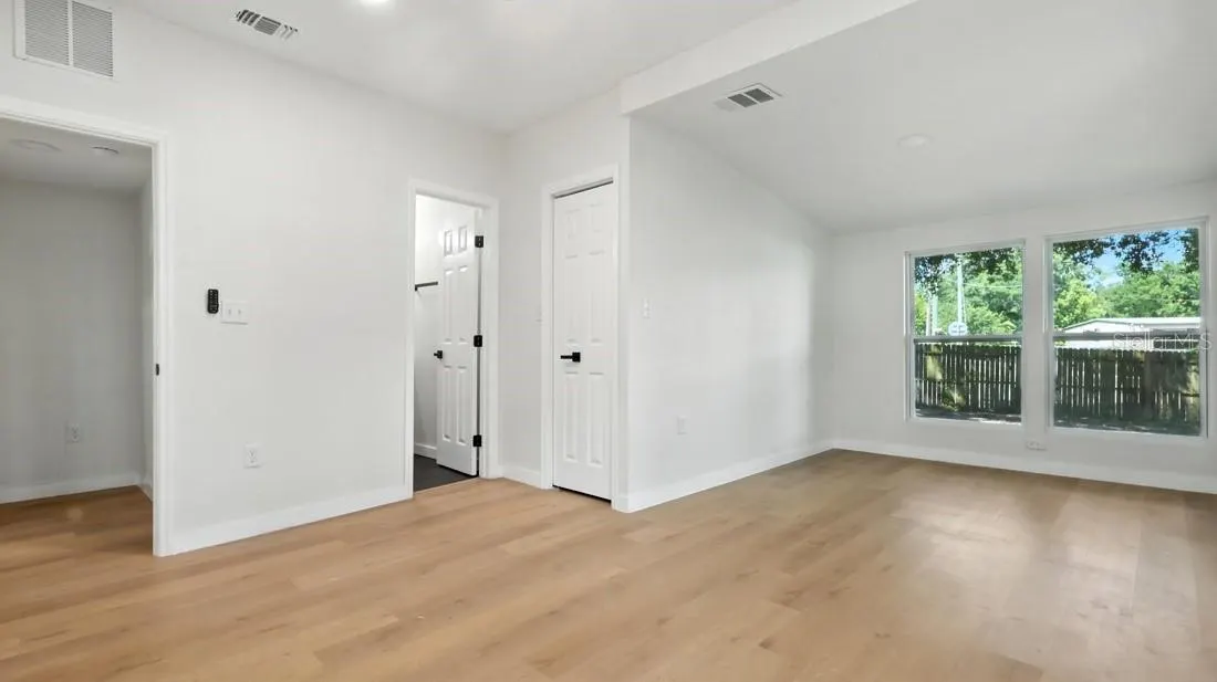 7806 N VAN DYKE PL