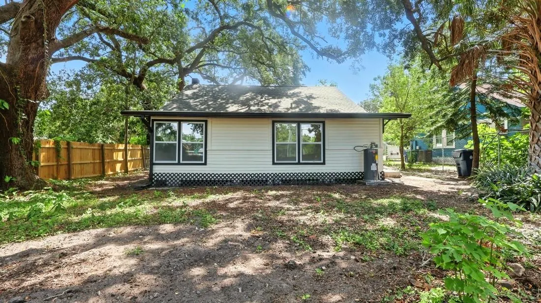 7806 N VAN DYKE PL