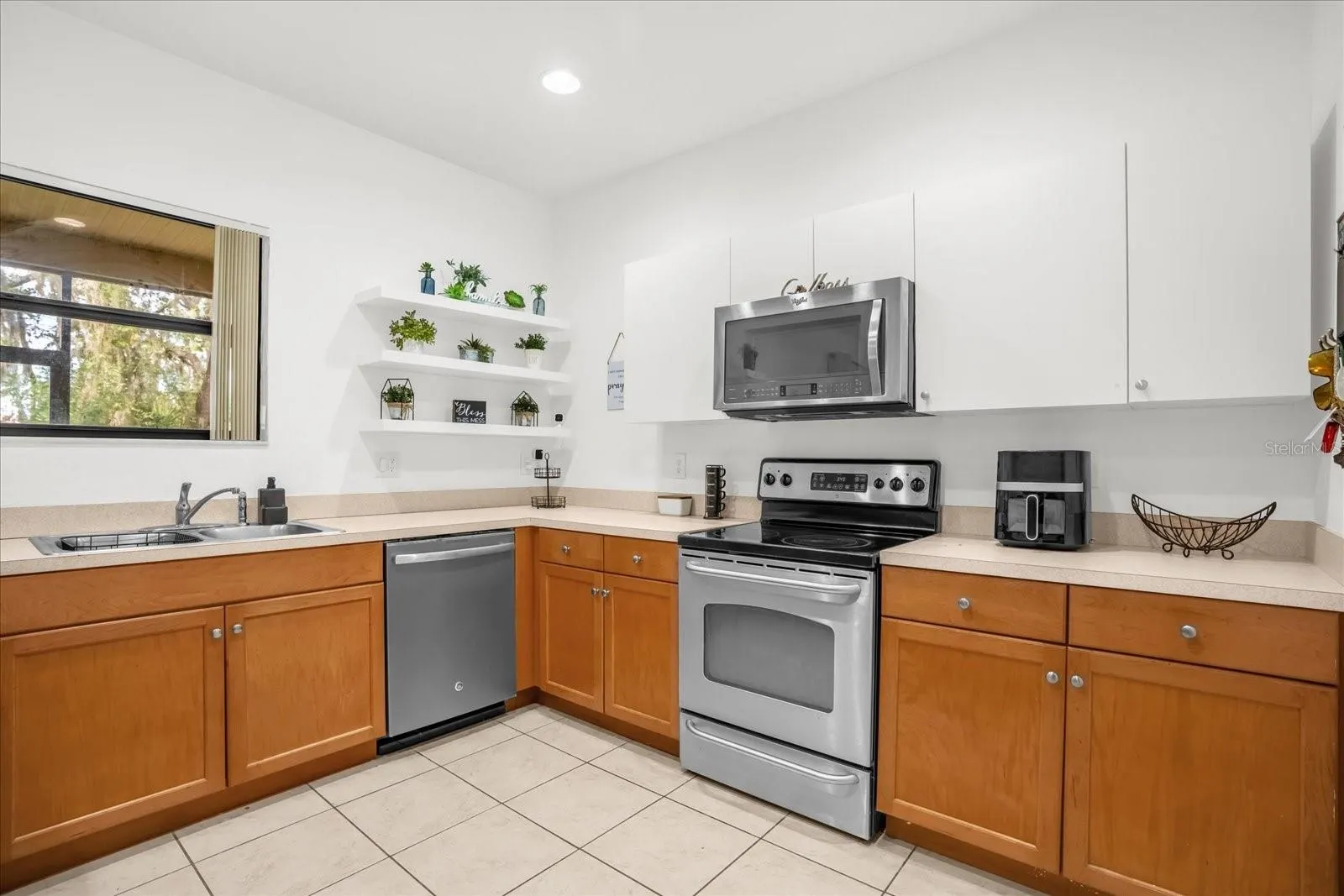 1374 PACIFIC RD