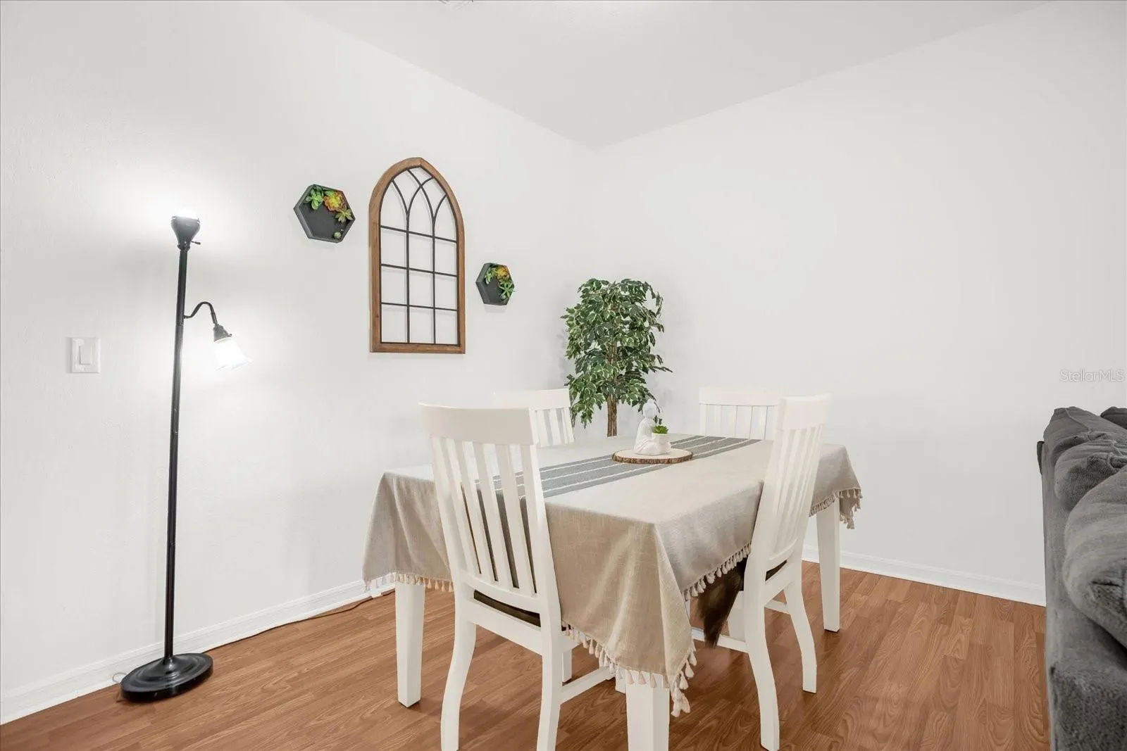 1374 PACIFIC RD