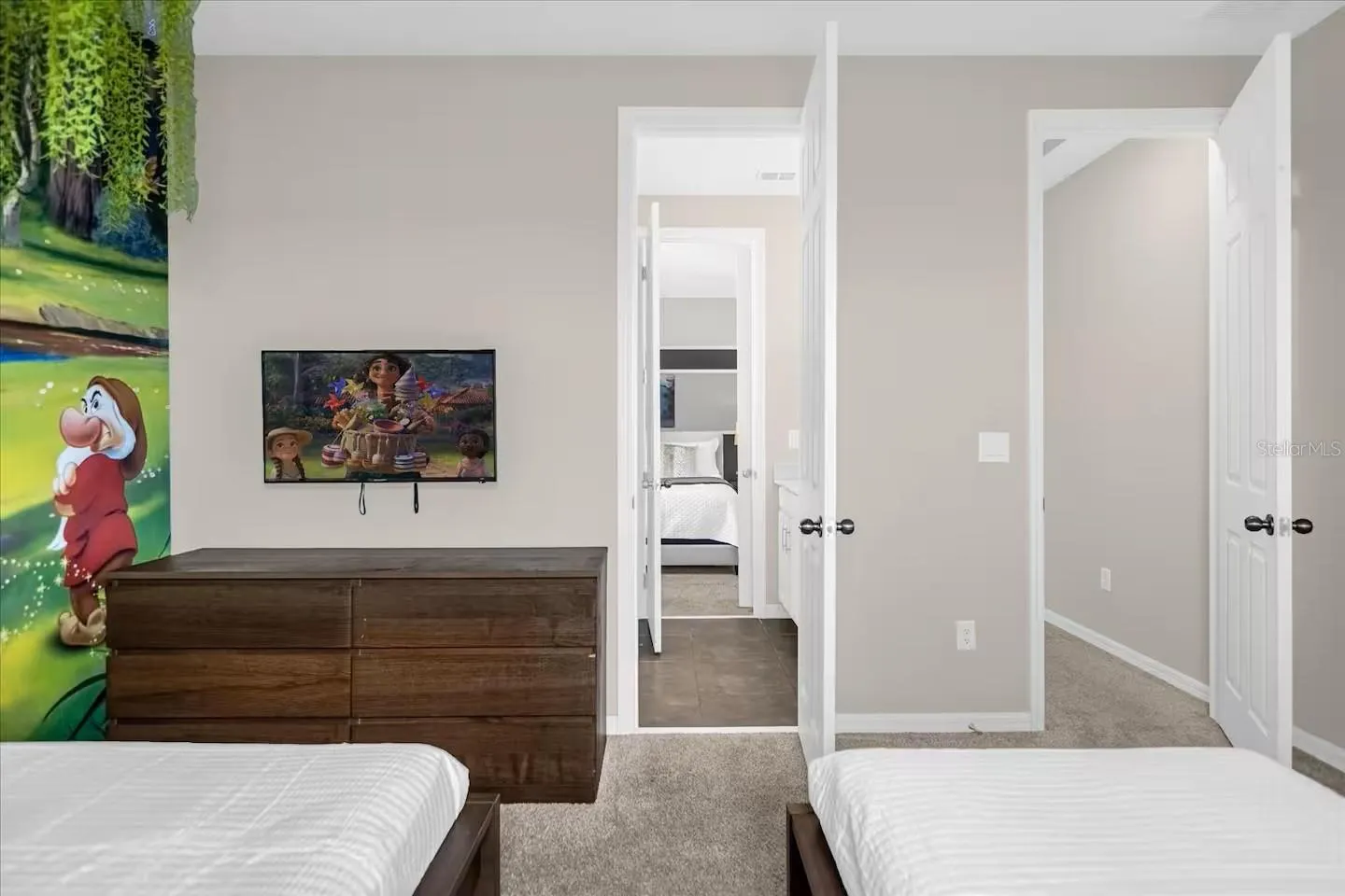 1580 NASSAU POINT TRL