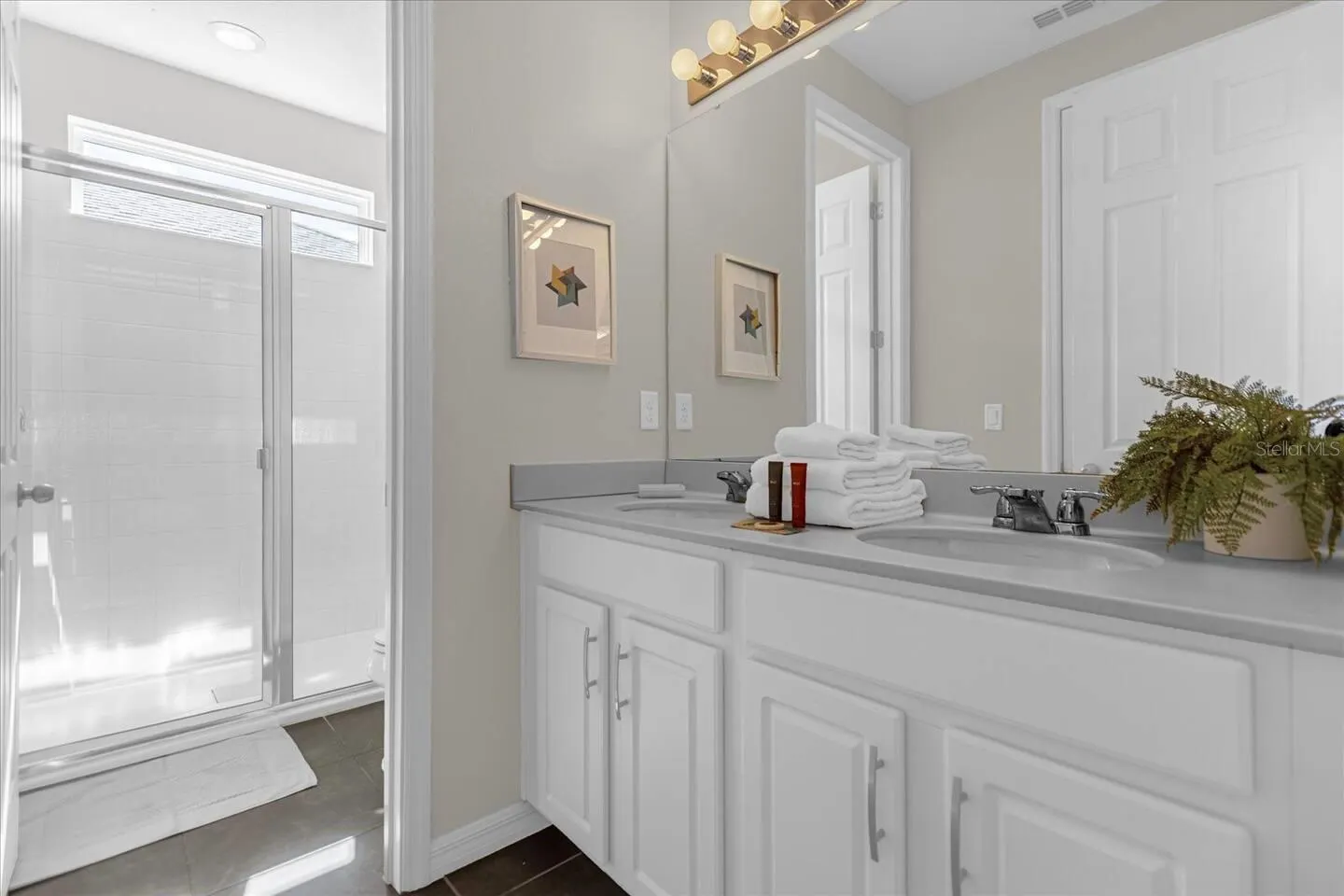 1580 NASSAU POINT TRL