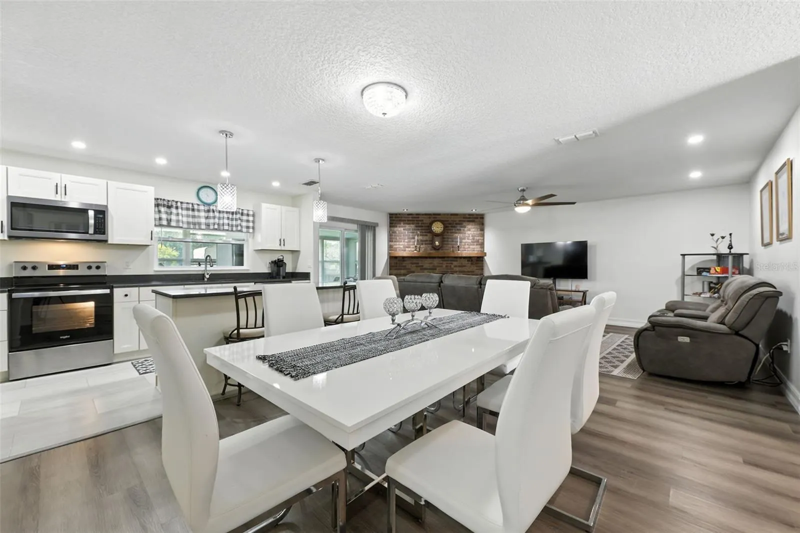 322 DOUBLE DIAMOND DR