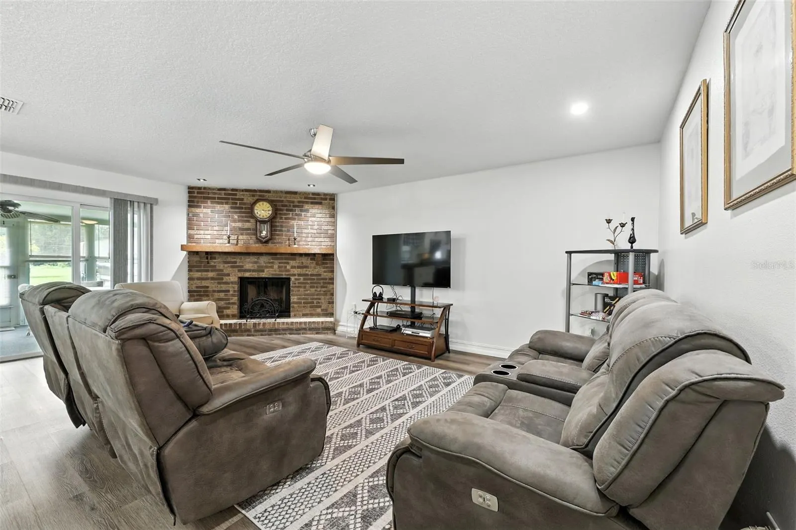322 DOUBLE DIAMOND DR