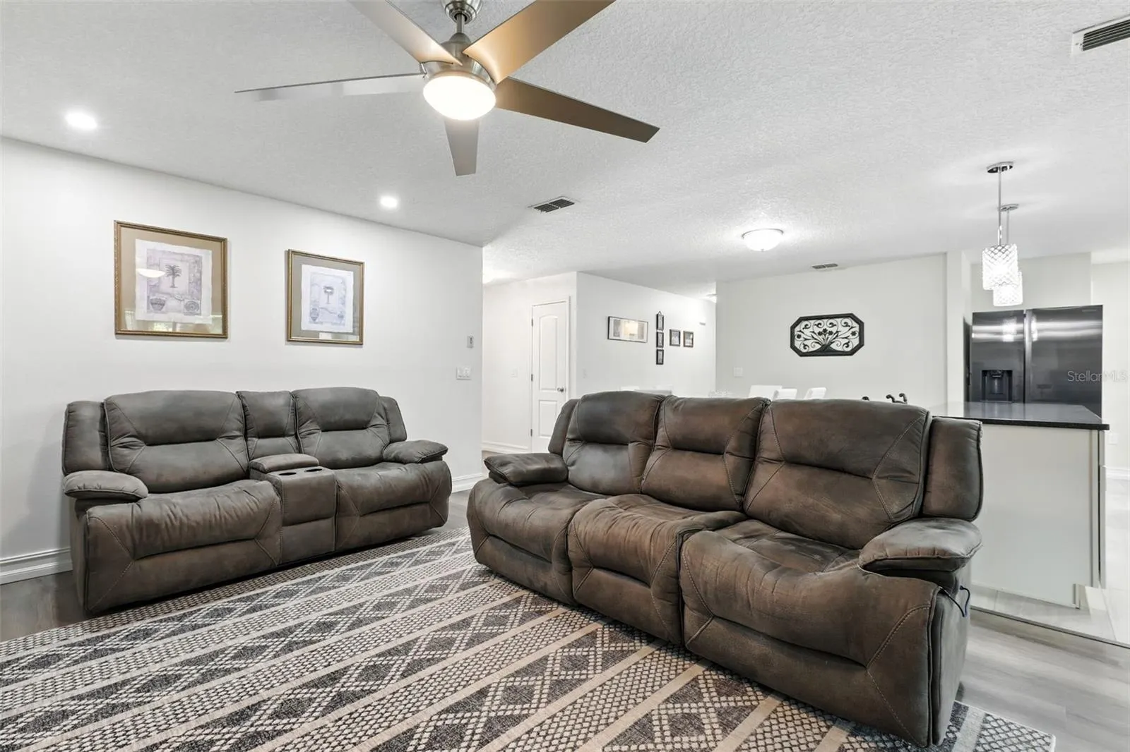 322 DOUBLE DIAMOND DR