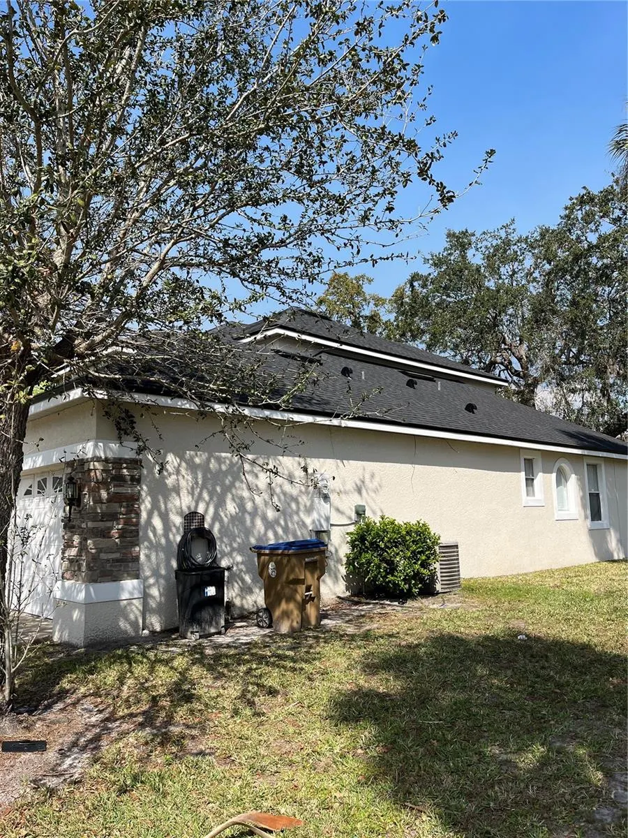 1749 GOLFVIEW DR