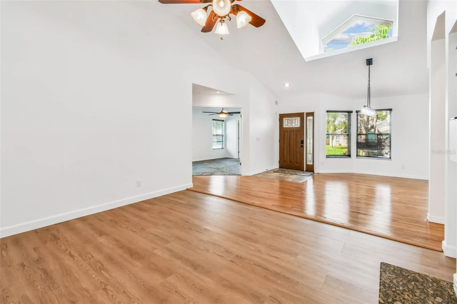 811 BLUEGRASS LN