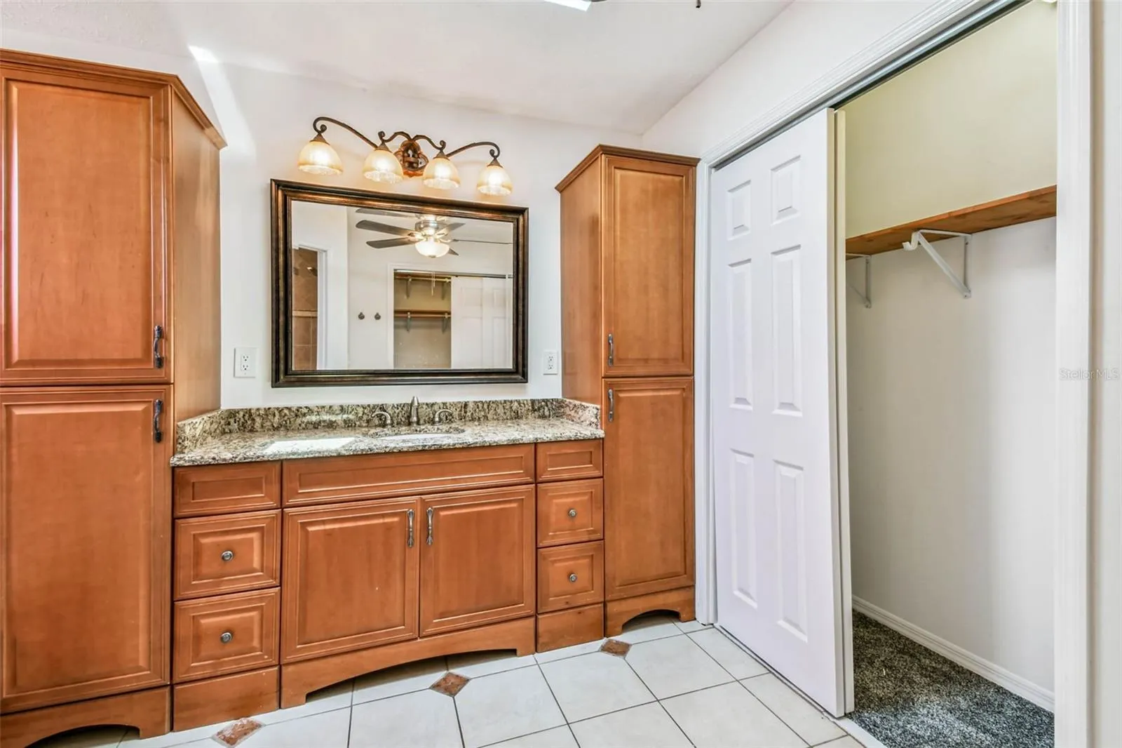 811 BLUEGRASS LN