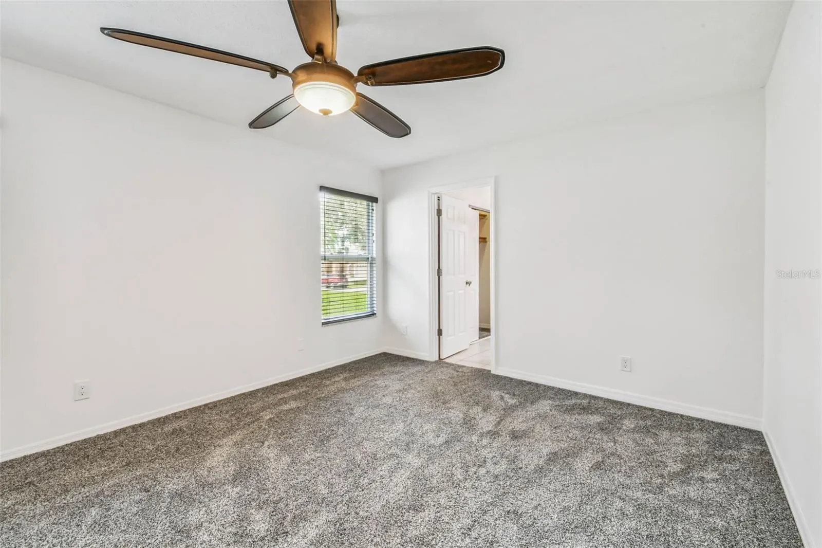 811 BLUEGRASS LN