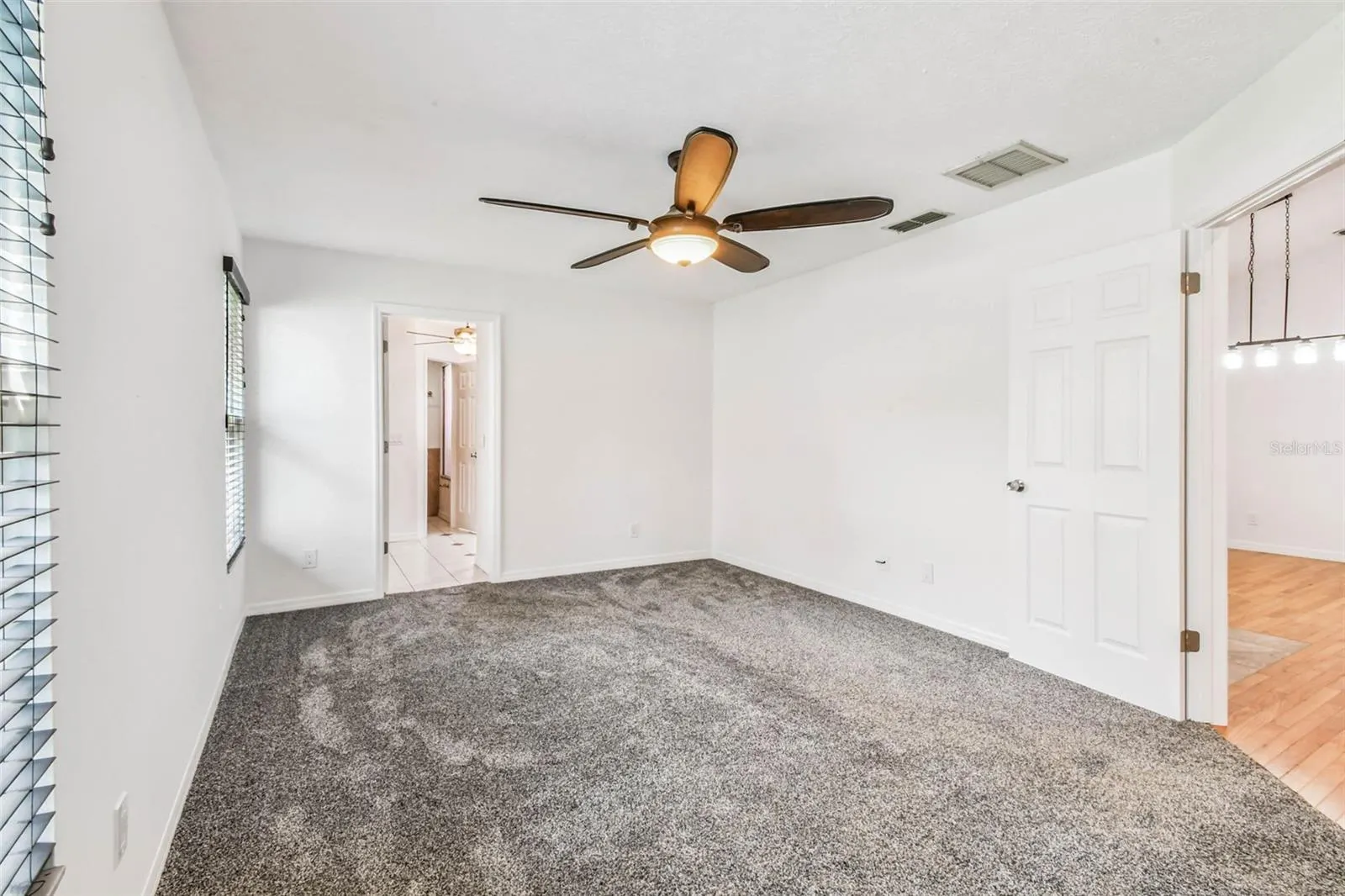 811 BLUEGRASS LN