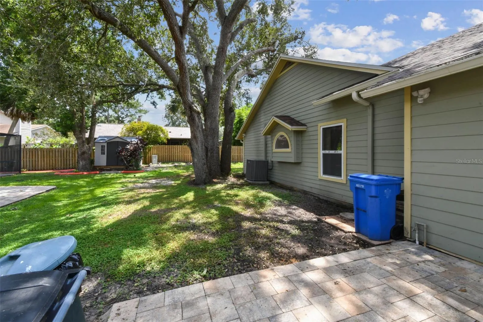 811 BLUEGRASS LN