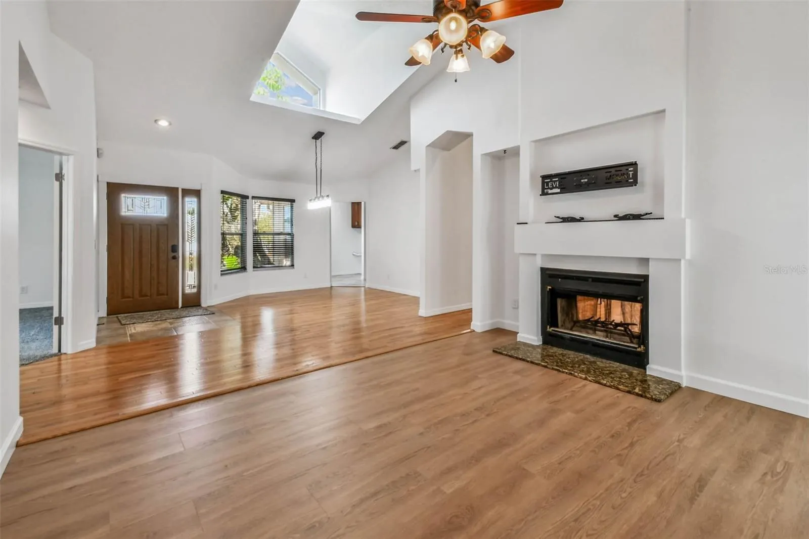 811 BLUEGRASS LN
