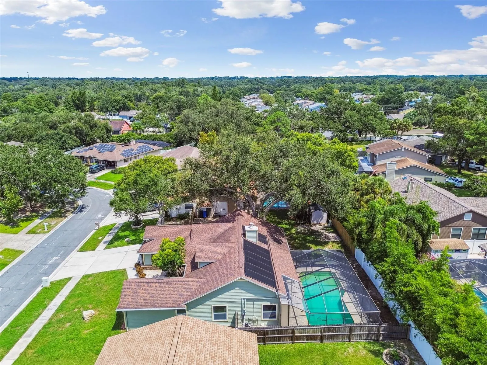 811 BLUEGRASS LN