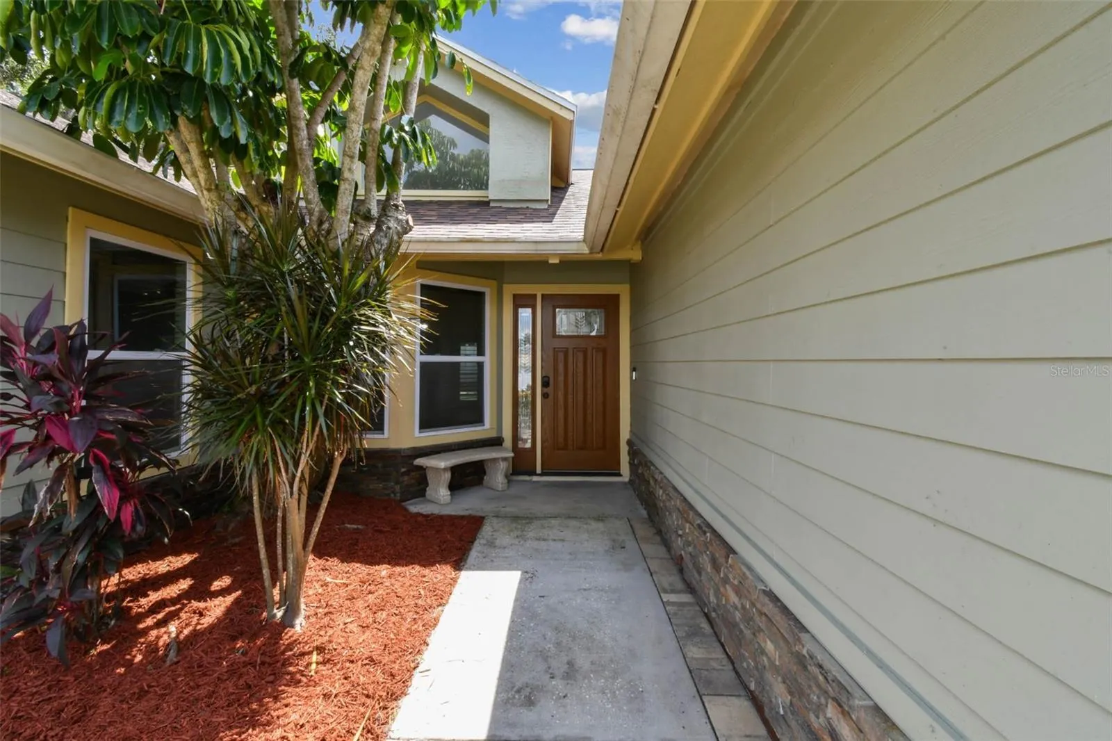 811 BLUEGRASS LN