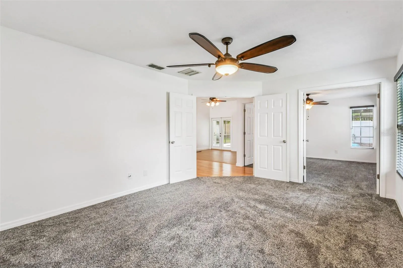 811 BLUEGRASS LN