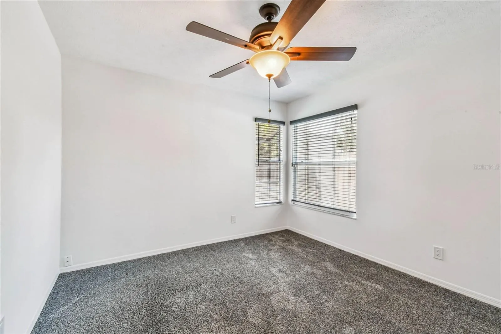 811 BLUEGRASS LN
