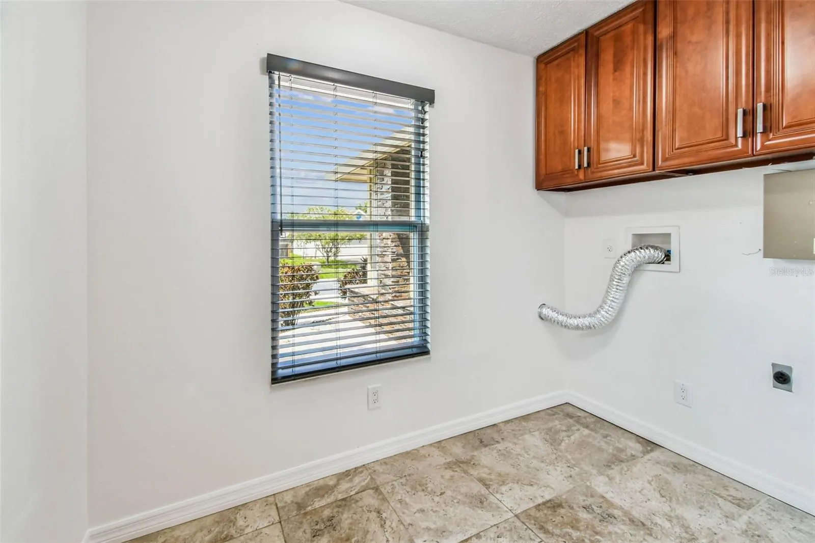 811 BLUEGRASS LN