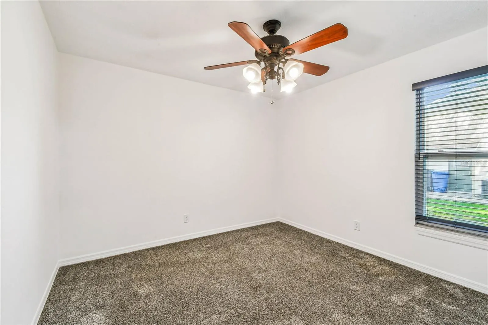 811 BLUEGRASS LN