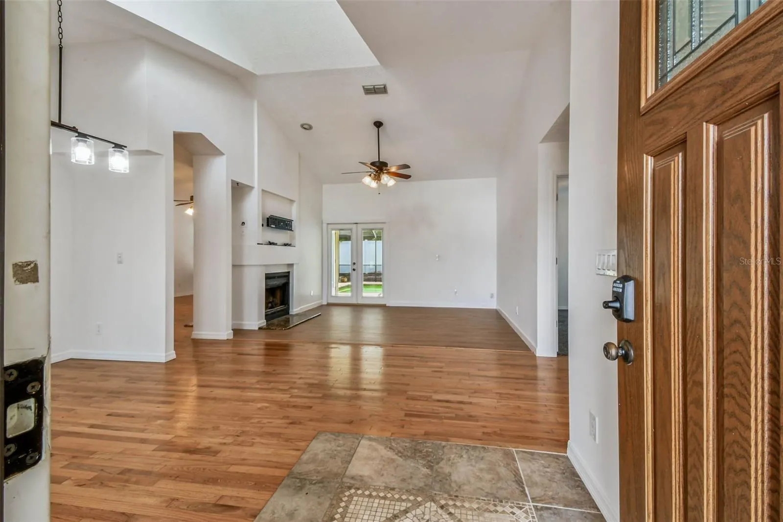 811 BLUEGRASS LN